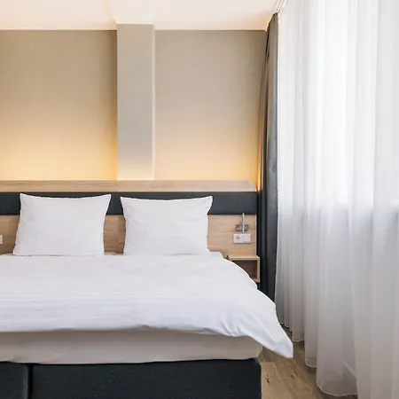 Отель Homaris The Corner - Self-check In 3*