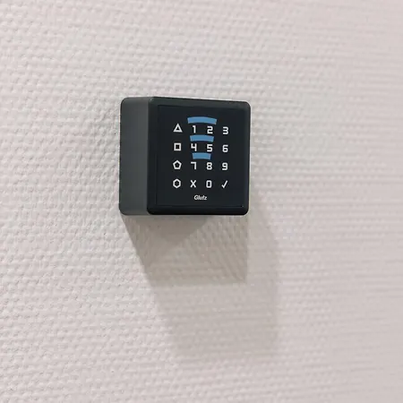 Homaris The Corner - Self-Check In